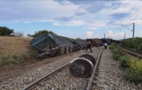 قطار يحمل مواد خطرة يخرج عن مساره في ولاية أريزونا الأمريكية
