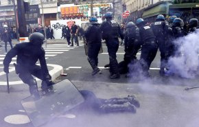 أمير عبد اللهيان: ندين قمع المظاهرات السلمية للشعب الفرنسي