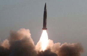 كوريا الشمالية تطلق صاروخا باليستيا واليابان تحذر من صاروخ ثان

