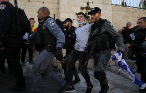 اعتقال نحو 500 فلسطيني في المسجد الأقصى 