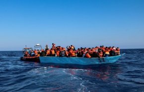 قارب يقل نحو 400 مهاجر يضل طريقه بين مالطا وليبيا