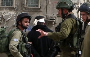 الاحتلال يعتقل 3 شبان في الخليل في أول أيام عيد الفطر