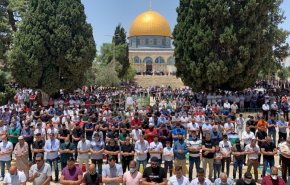 ده ها هزار فلسطینی نماز جمعه را در مسجد الاقصی اقامه کردند