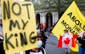 تظاهرات هزاران نفری علیه تاج‌گذاری پادشاه انگلیس + فیلم