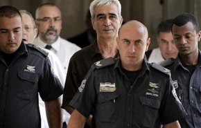 بينهم قائد فلسطيني.. الاحتلال يضيق الخناق على الأسرى بسجن ريمون