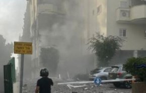 قصف صاروخي مكثف على تل أبيب  والاحتلال يعترف بفشل دفاعاته الجوية 