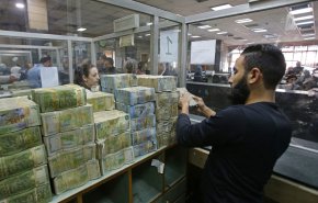 المركزي السوري يعلن تخفيضا جديدا في سعر الليرة مقابل الدولار
