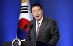 زيلينسكي يسلم رئيس كوريا الجنوبية قائمة طلبات بأسلحة 