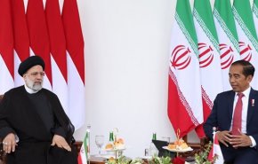الرئيس رئيسي يعود لطهران بعد توقيعه11 وثيقة للتعاون مع اندونيسيا