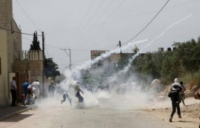 إصابة فلسطينيين بإختناقات في مواجهات مع الإحتلال غرب نابلس