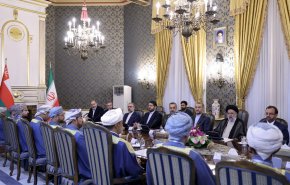 رئيسي: تم النهوض بالعلاقات بين إيران وسلطنة عمان من المرحلة التجارية إلى الاستثمارية