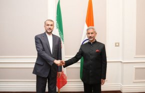بالصور.. وزيرا خارجية إيران والهند يجتمعان في جنوب أفريقيا