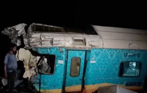 شاهد عشرات القتلى والمصابين في تصادم قطارين بالهند
