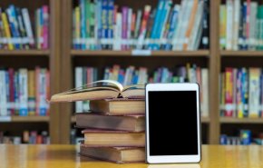 مدارس السويد تهجر الأجهزة اللوحية وتعود إلى الكتب