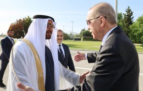 الرئيس الإماراتي يصل تركيا ويلتقي أردوغان