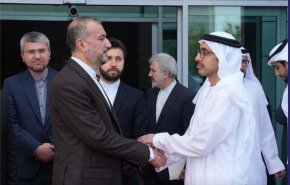 فيديو/وزير الخارجية الايراني يلتقي نظيره الاماراتي