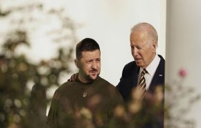 ضابط مخابرات أمريكي: زيلينسكي يحاول استرضاء أسياده في الناتو