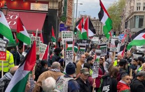 تجمع حامیان فلسطین مقابل سفارت رژیم صهیونیستی در لندن 
