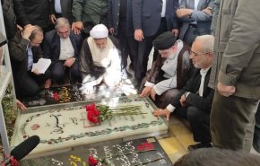 ادای احترام رئیس‌جمهور به شهید سلیمانی با حضور در گلزار شهدای کرمان