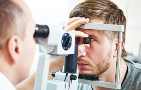 أربعة فيتامينات ومعادن يوصي بها خبراء التغذية لحماية العين
