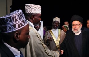 الرئيس رئيسي يلتقي مسلمي أوغندا في أكبر مسجد بشرق إفريقيا