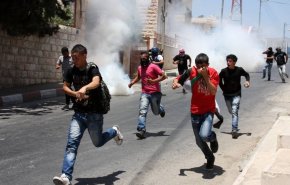 فيديو.. اندلاع مواجهات مع قوات الاحتلال وسط الخليل