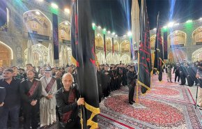 إقامة مراسم استبدال راية قبة الإمام الحسين (ع) واخيه العباس