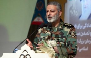 قائد الجيش: الدفاع المقدس والدفاع عن المقدسات ذروة تضحيات الشعب الايراني
