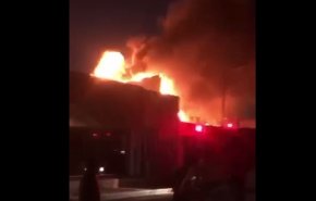 بالفيديو.. اندلاع حريق داخل قناة فضائية في بغداد