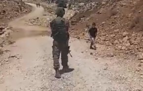 فریاد کودک فلسطینی بر سر نظامیان صهیونیست: 