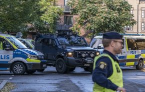 الشرطة السويدية تسمح بحرق التوراة أمام السفارة الإسرائيلية