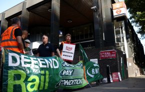 اضراب عمال السكك الحديد في بريطانيا 