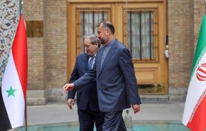 وزير الخارجية السوري يزور طهران يرافقه وزيرا التجارة الخارجية والاتصالات