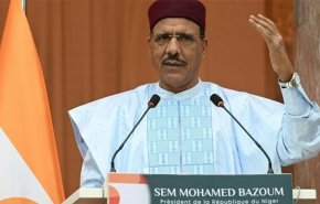 شاهد بالفيديو.. تحذيرات رئيس النيجر المحتجز 