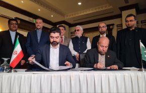 التوقيع على وثيقة التعاون التجاري والاقتصادي بين طهران وكراتشي