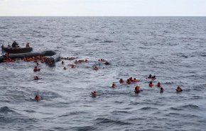 ارتفاع حصيلة قتلى ومفقودي غرق قارب مهاجرين قبالة تونس 