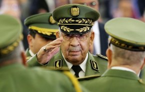  الجيش الجزائري يؤكد استعداده لمواجهة أي خطر يهدد بلاده