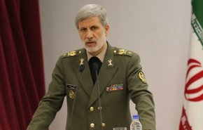 مستشار قائد الثورة: الجيش مستعد دائما للدفاع عن وحدة أراضي إيران واستقلالها
