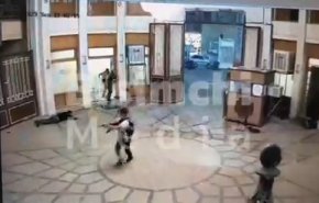 بالفيديو.. اللحظات الأولى لدخول الإرهابيين إلى مرقد شاهجراغ 