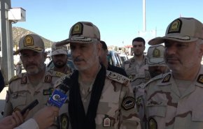 قائد حرس الحدود الإيراني يتفقد مركز مراقبة الحدود في العراق
