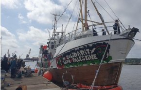 سفينة حنظلة ترسي في ميناء أوسلو بعد انتهاء جولتها الأولى لكسر الحصار عن غزة