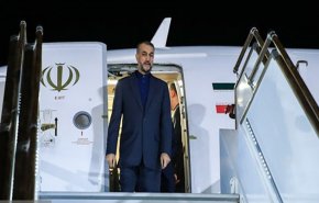  شاهد.. وزير الخارجية الإيراني يصل إلى مدينة جدة السعودية