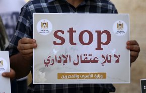 الأسيران محمد اخميس وهادي نزال يعلقان إضرابهما عن الطعام