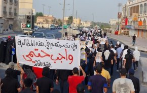 صيحات معتقلي البحرين في السجون ووقفات الشعب المناصرة لهم في الشارع