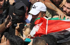 حضور گسترده مردم جنین در مراسم تشییع پیکر نوجوان شهید فلسطینی
