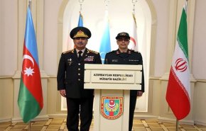 رایزنی تلفنی سرلشکر باقری و وزیر دفاع آذربایجان