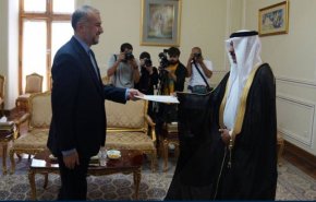 السفير السعودي يقدم اوراق اعتماده الى وزير الخارجية الايراني 