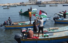 مراسلة العالم تقترب من المنطقة المحظورة في بحر غزة خلال مسيرة رفع الحصار