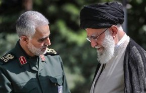 صورة لقاء خاص للشهيد سليماني مع قائد الثورة الاسلامية