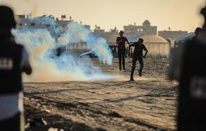 مقاومون فلسطينيون يطلقون بالونات حارقة نحو المستوطنات